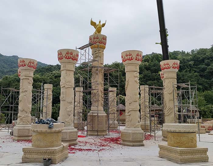 石雕龙柱